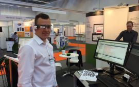 Presentation of the data glasses at maintenance Stuttgart